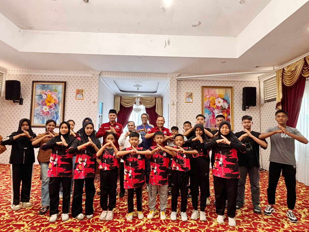 WAKIL BUPATI SOLOK LEPAS ATLET WUSHU KABUPATEN SOLOK MENUJU KEJUARAAN TINGKAT PROVINSI