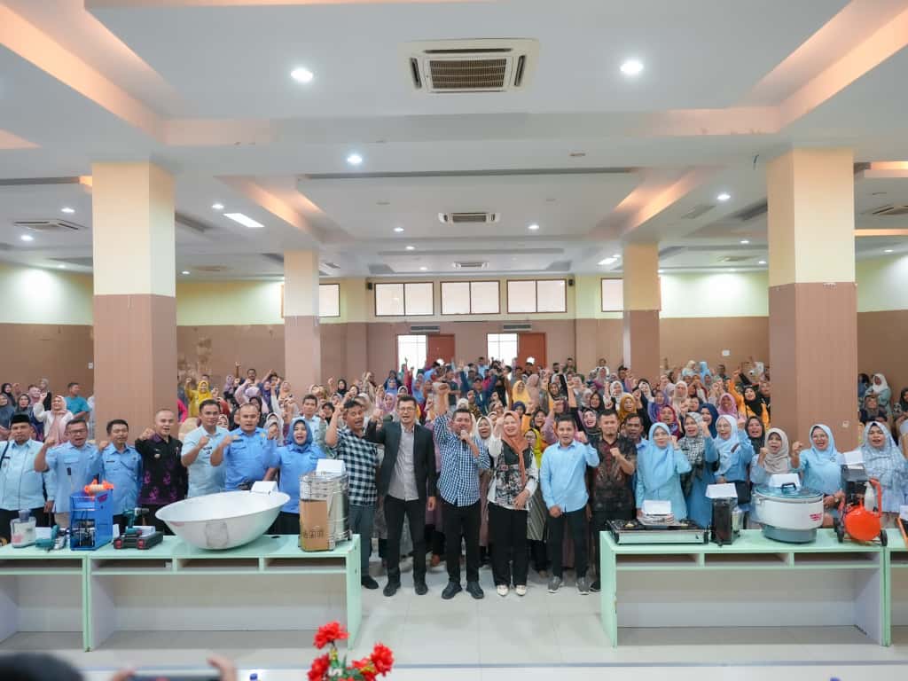 Penyerahan Secara Simbolis Bantuan Peralatan Bagi UMKM Kabupaten Solok Tahun 2025