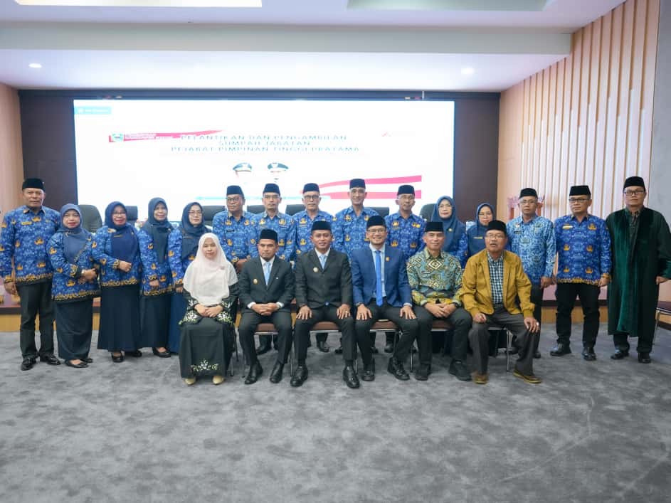 Bupati Jon Firman Pandu Lantik Pejabat Pimpinan Tinggi Pratama di Lingkungan Pemkab Solok