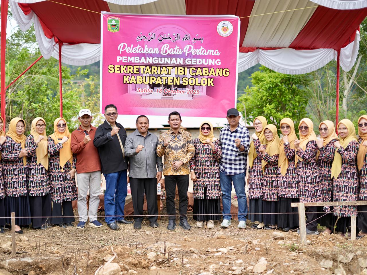 Bupati Solok Letakkan Batu Pertama Pembangunan Gedung Sekretariat IBI Cabang Kabupaten Solok