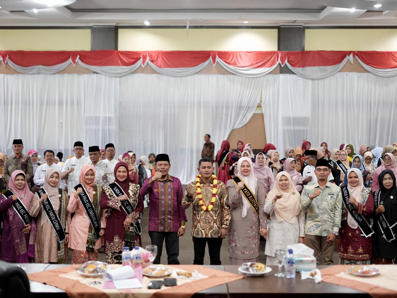 Bupati Solok Kukuhkan Bunda PAUD Kabupaten, Wujudkan Sinergi Menuju Generasi Emas 2045
