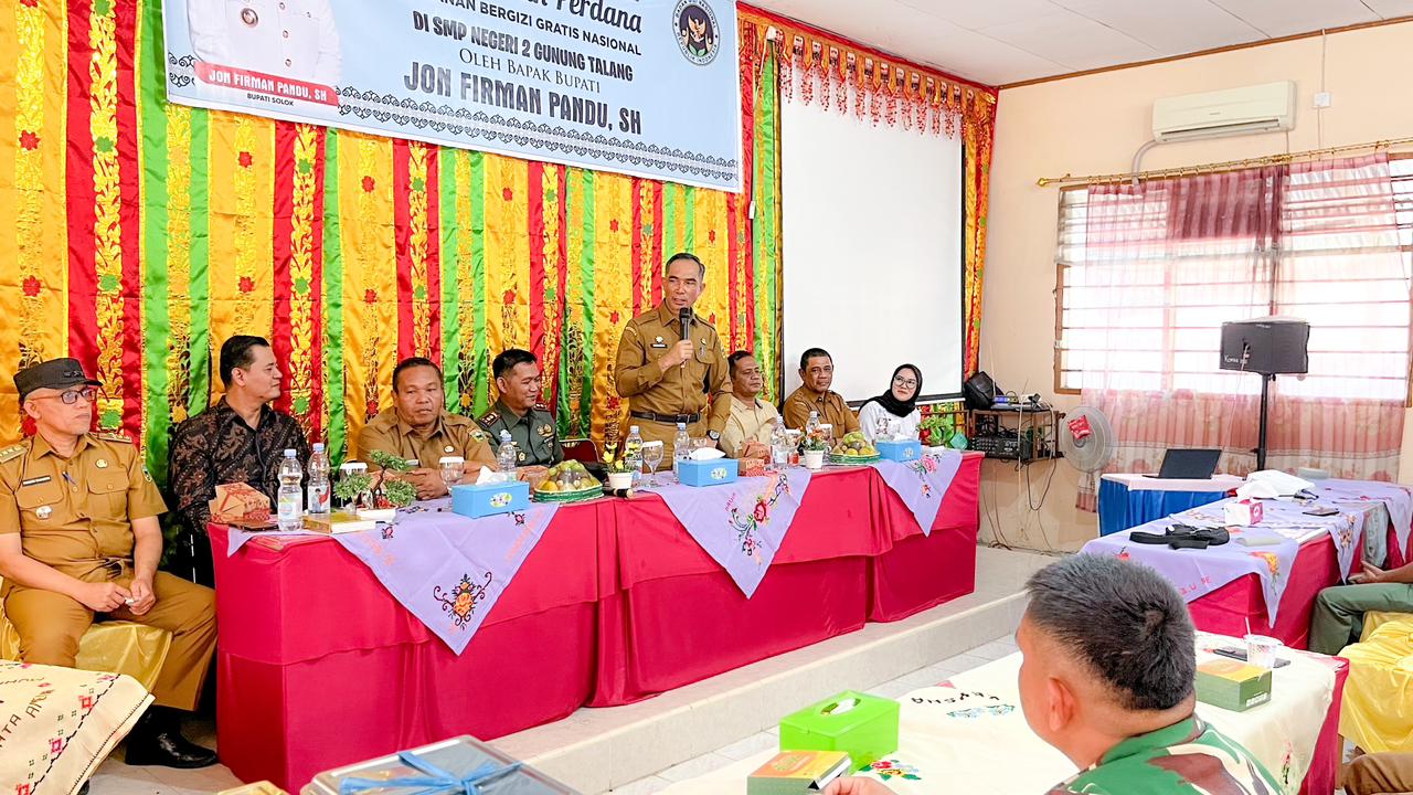 Penyerahan Perdana MBG di SMP Negeri 2 Gunung Talang