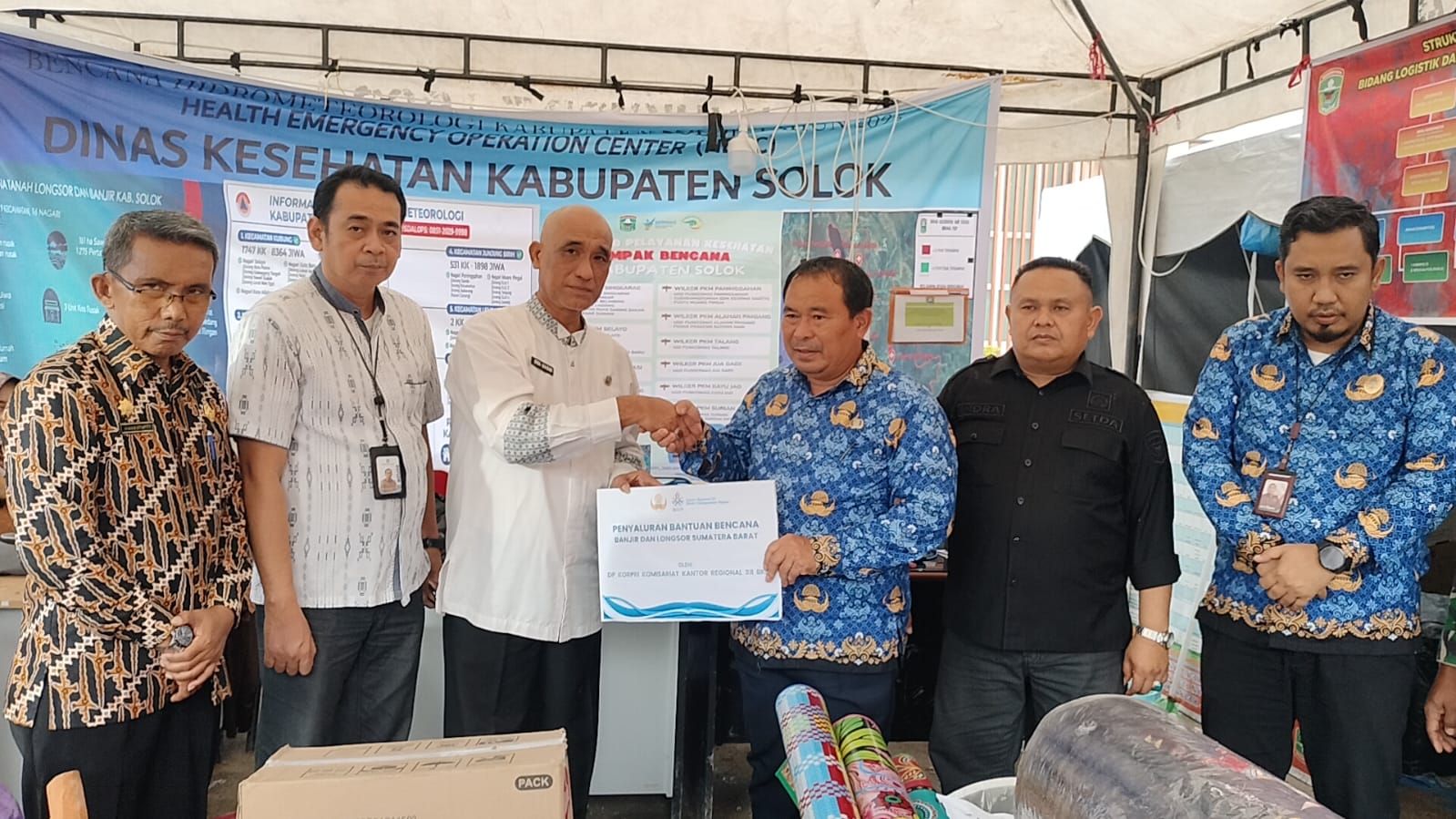 Bantuan Korpri BKN untuk Korban Bencana Solok Diserahkan di Posko Utama