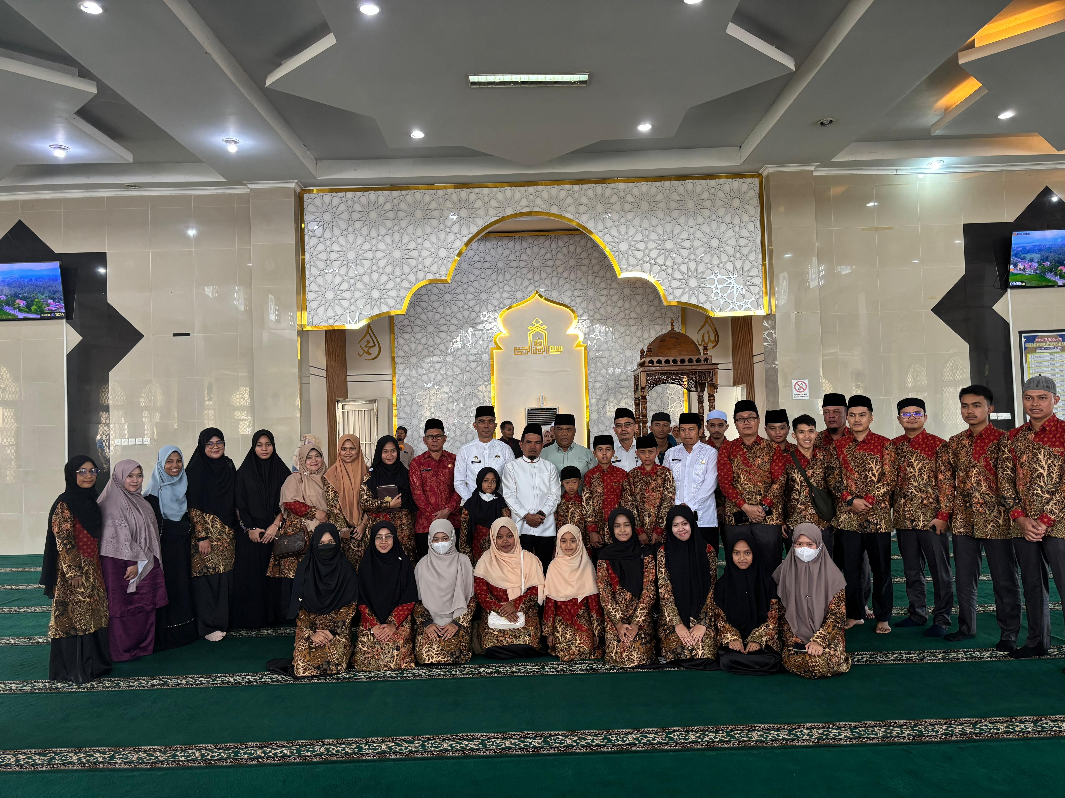 Pemkab Solok Gelar Wirid Bulanan Sekaligus Pelepasan Kafilah Kabupaten Solok Mengikuti MTQN Tingkat Provinsi Sumbar di Kota Bukittinggi.