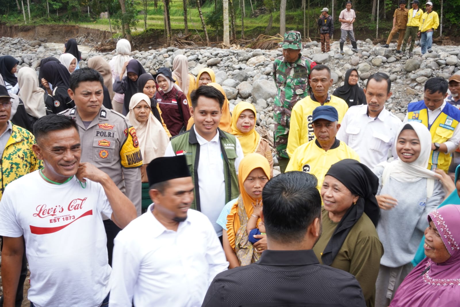Wabup Solok Dampingi Anggota DPR RI Komisi V Zigo Rolanda Tinjau Lokasi Bencana 