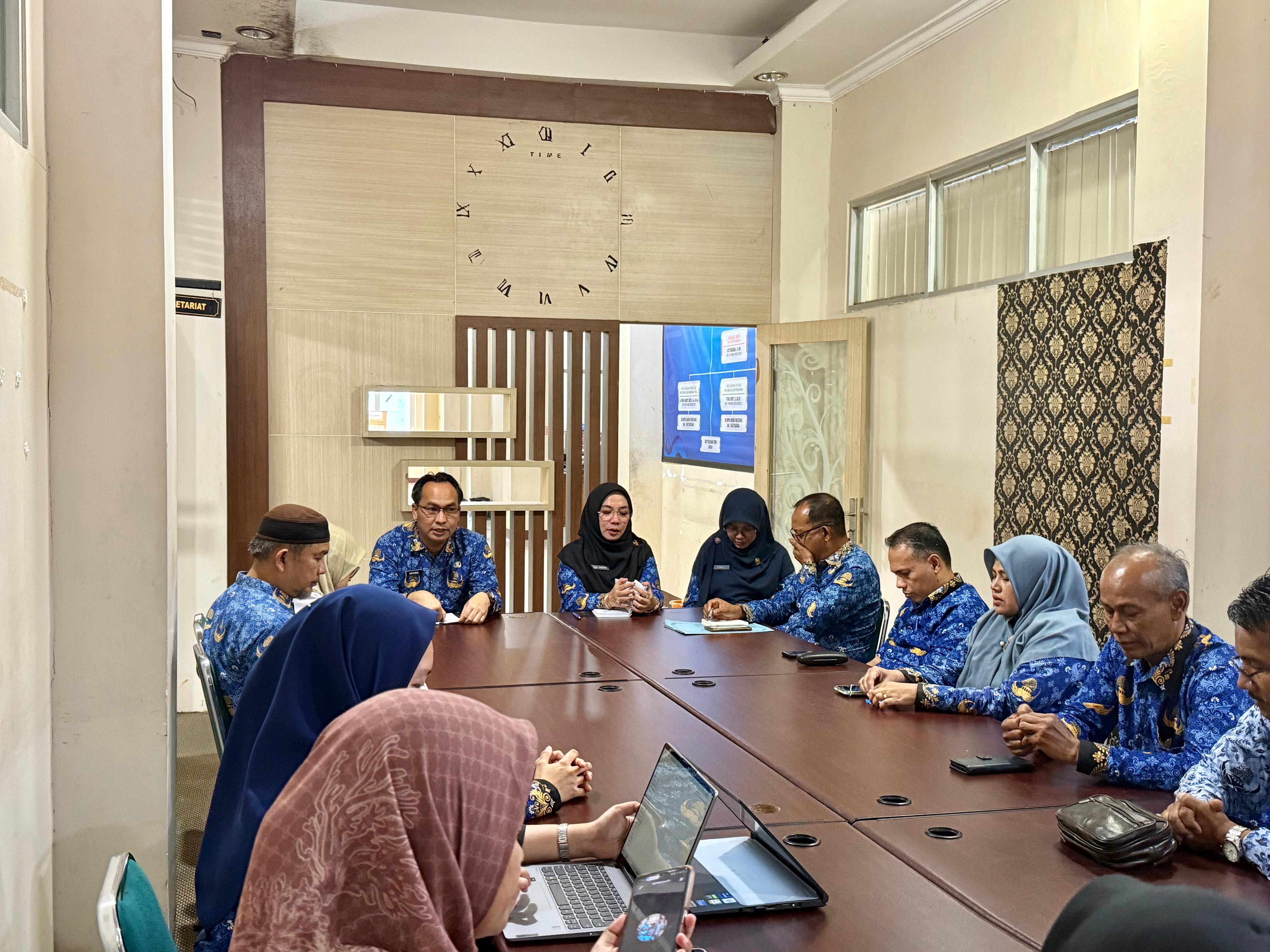 Kadis Kominfo Kabupaten Solok yang Baru Pimpin Rapat Staf, Tekankan Kerja Sama dan Kinerja