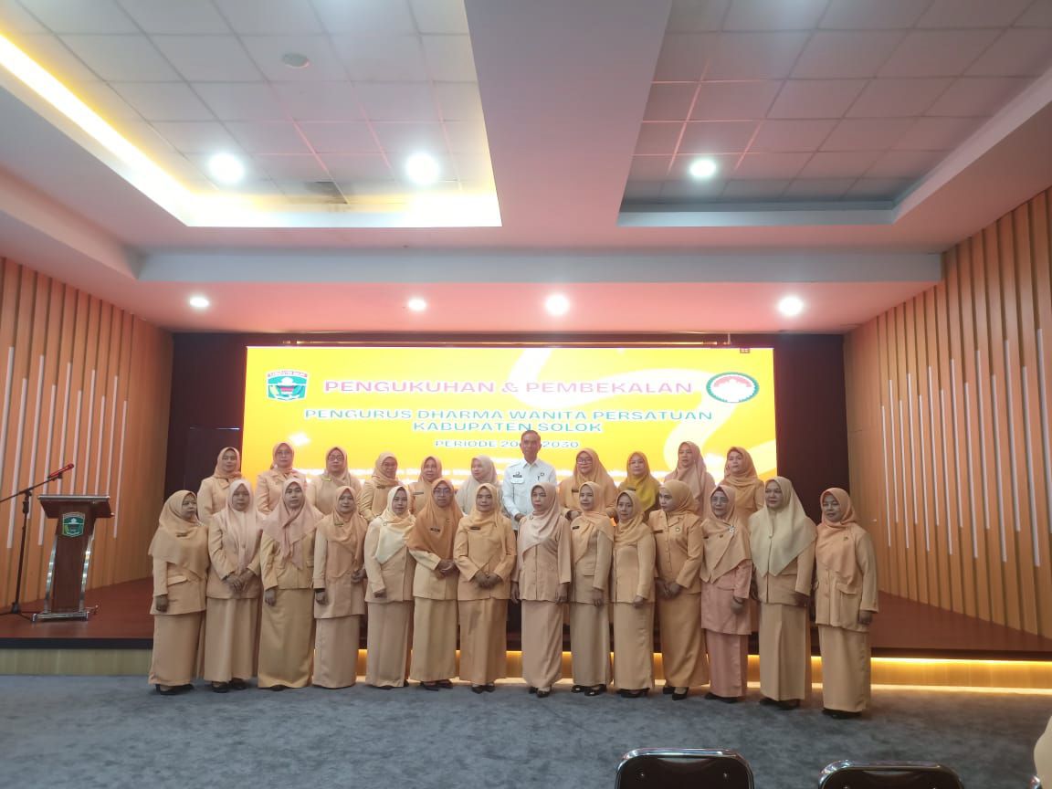 Pengukuhan dan Pembekalan Pengurus Dharmawanita Persatuan Kabupaten Solok Periode 2025-2030