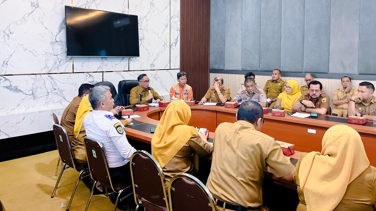 Rapat Evaluasi Penanganan Bencana dan Rencana Pemulihan Pascabencana Hidrometeorologi