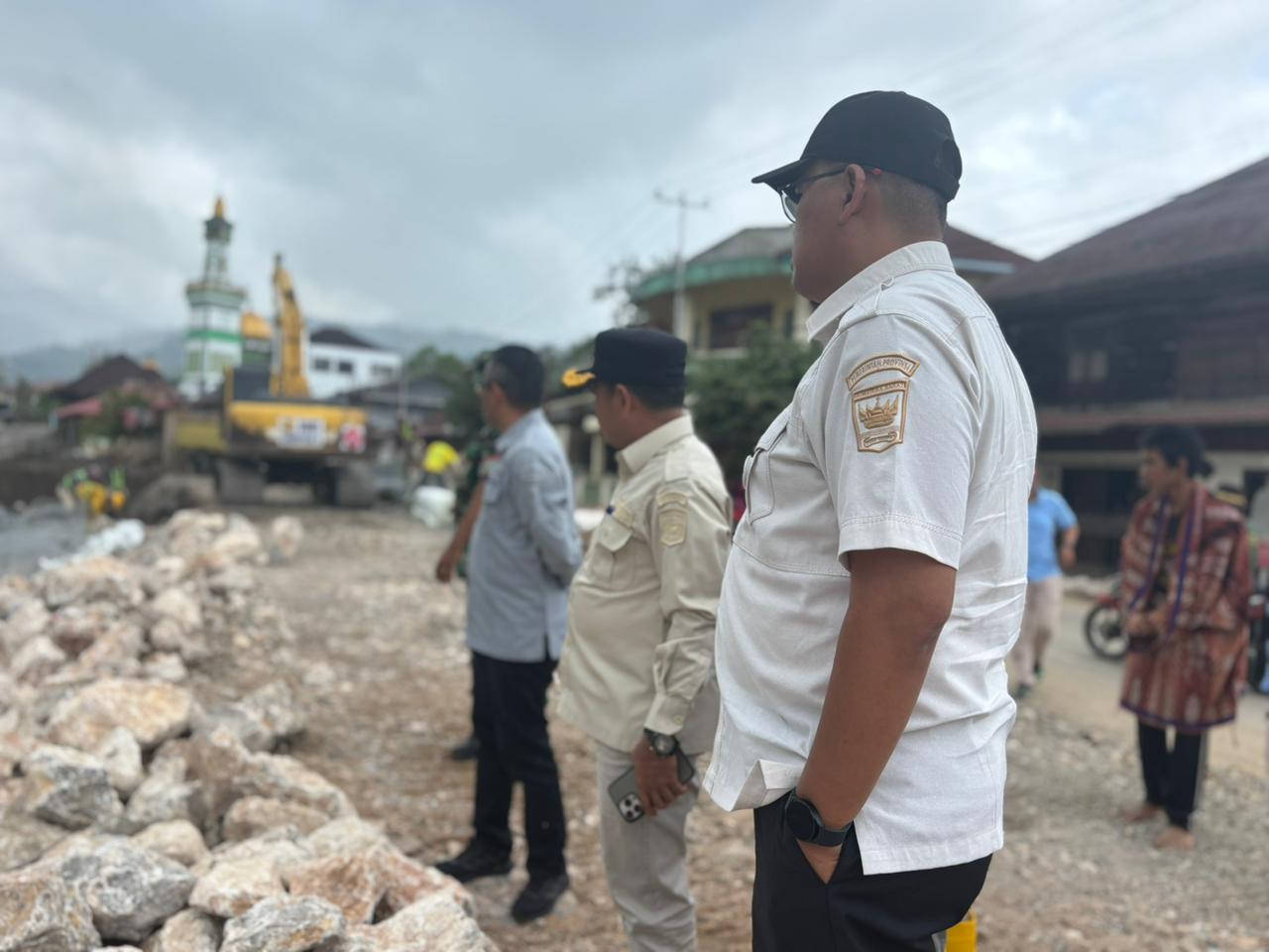 Wabup Solok Bersama Sekda Provinsi Sumbar Tinjau Lokasi Terdampak Banjir di Saniangbaka dan Banda Tangah