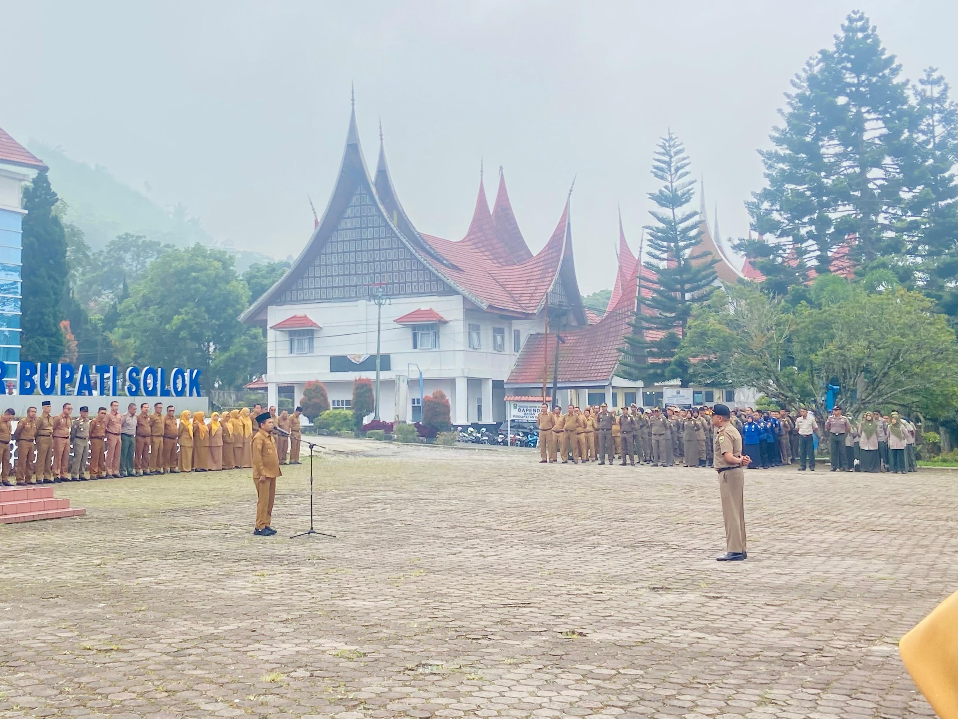 Pimpin Apel Pagi, Wabup Sampaikan Ucapan Belasungkawa Atas  Berpulangnya Bupati Solok Periode 2016-2021  H. Gusmal, Dt. Rajo Lelo