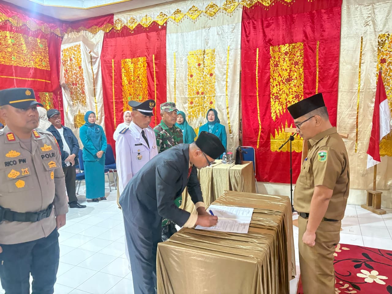 Pemerintah kabupaten Solok Gelar Sertijab Camat Danau Kembar sekaligus melantik Ketua TP-PKK Kecamatan Danau Kembar