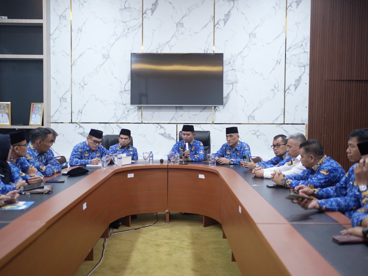 Bupati Solok Pimpin Rapat Koordinasi Pimpinan Bersama Seluruh Kepala OPD, Tekankan Percepatan Pembangunan dan Penguatan Kinerja