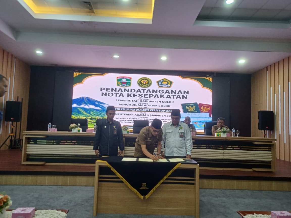 PEMERINTAH KABUPATEN SOLOK PERKUAT SINERGI PELAYANAN PUBLIK MELALUI PENANDATANGANAN NOTA KESEPAKATAN DENGAN KEMENTERIAN AGAMA DAN PENGADILAN AGAMA SOLOK
