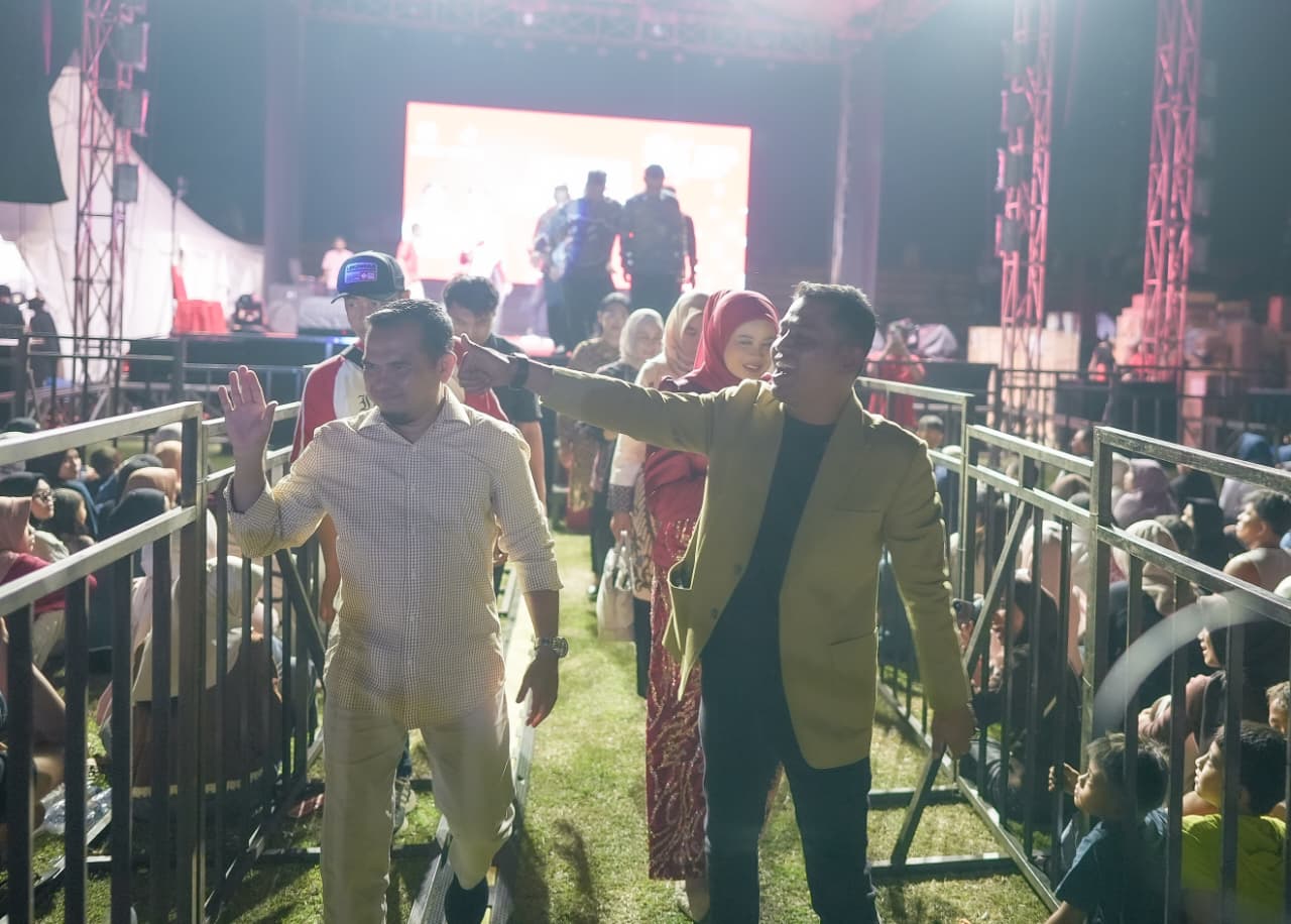 Malam Resepsi HUT ke-81 RI dan Pesta Rakyat di Kabupaten Solok Meriah, Bupati Resmi Buka Rangkaian Acara