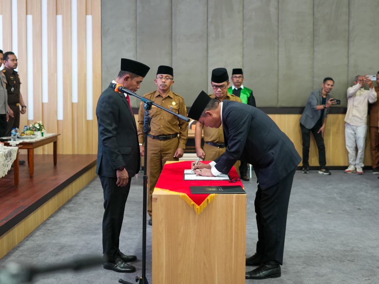Bupati Solok Lantik Masheri Yanda Boy sebagai Pejabat Sekretaris Daerah