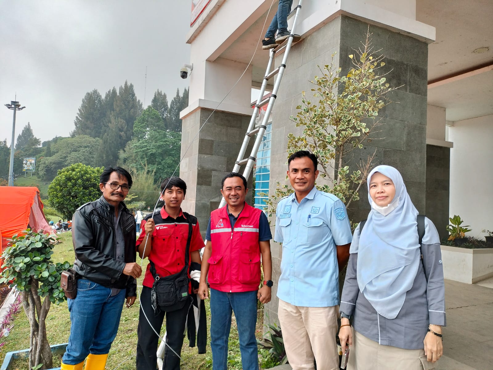 Tak Tinggal Diam! Diskominfo Kabupaten Solok Gerak Cepat Gandeng IndiHome Pulihkan Akses Komunikasi Pascagalodo Arosuka