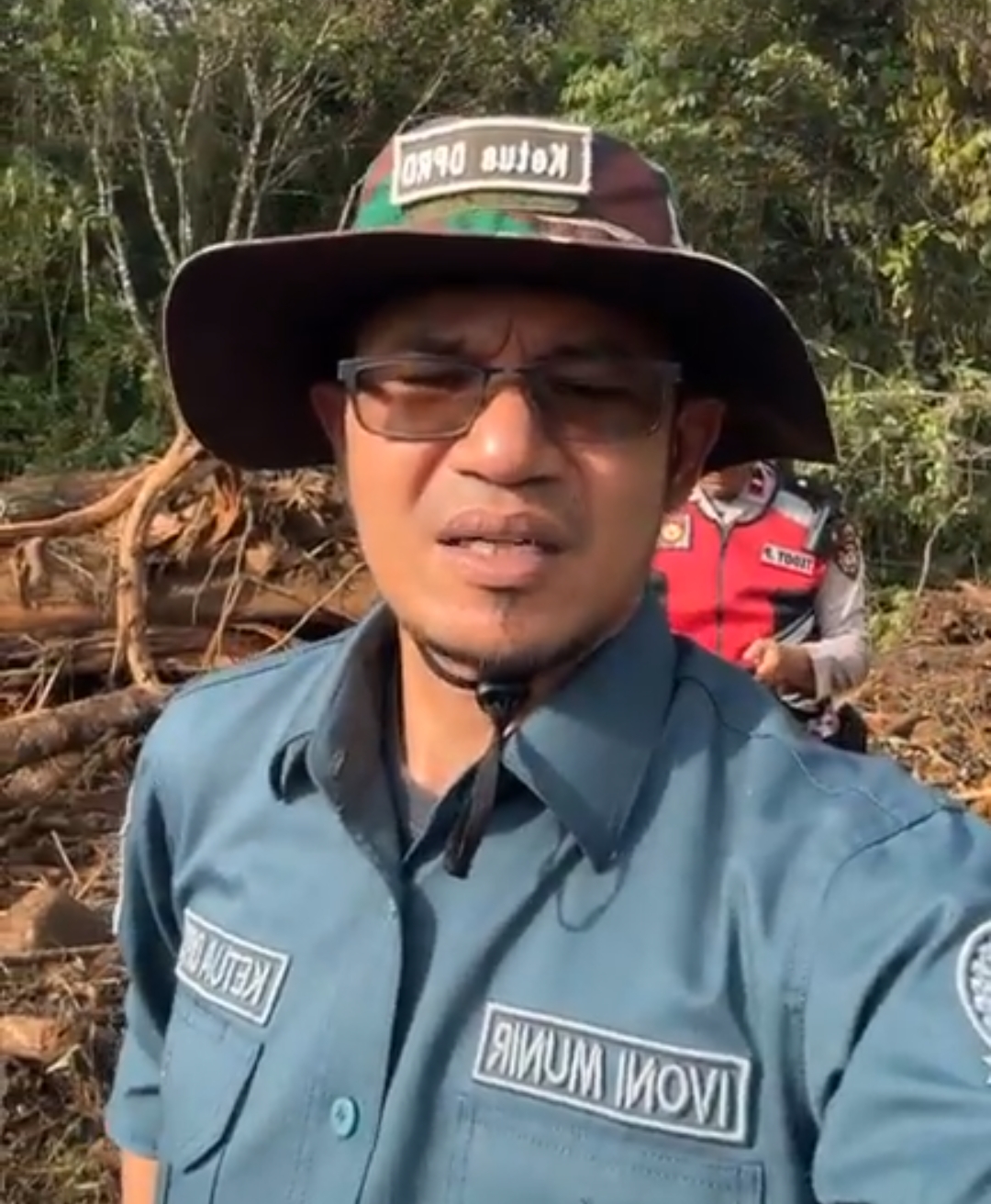 Anjing Pelacak Dikerahkan Cari Korban Galodo Arosuka, KTP hingga Celana Ditemukan