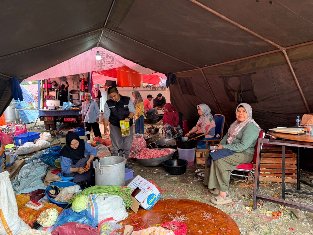 Dapur Umum Peduli Bencana Layani Warga dan Relawan Banjir Bandang Arosuka