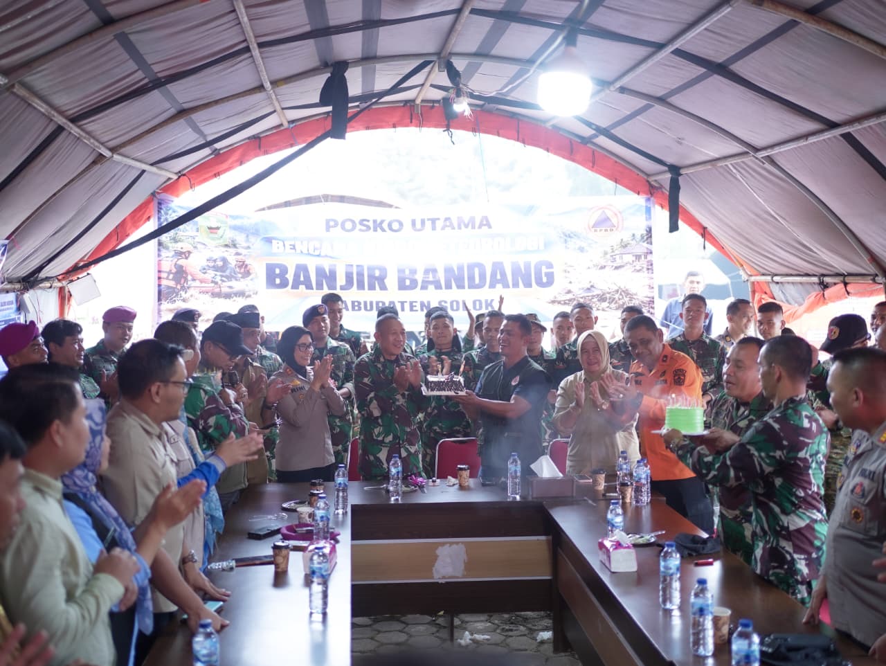 HUT ke-81 TNI di Tengah Situasi Tanggap Darurat Pasca Banjir Bandang, Bupati Solok Hadir Bersama Jajaran TNI