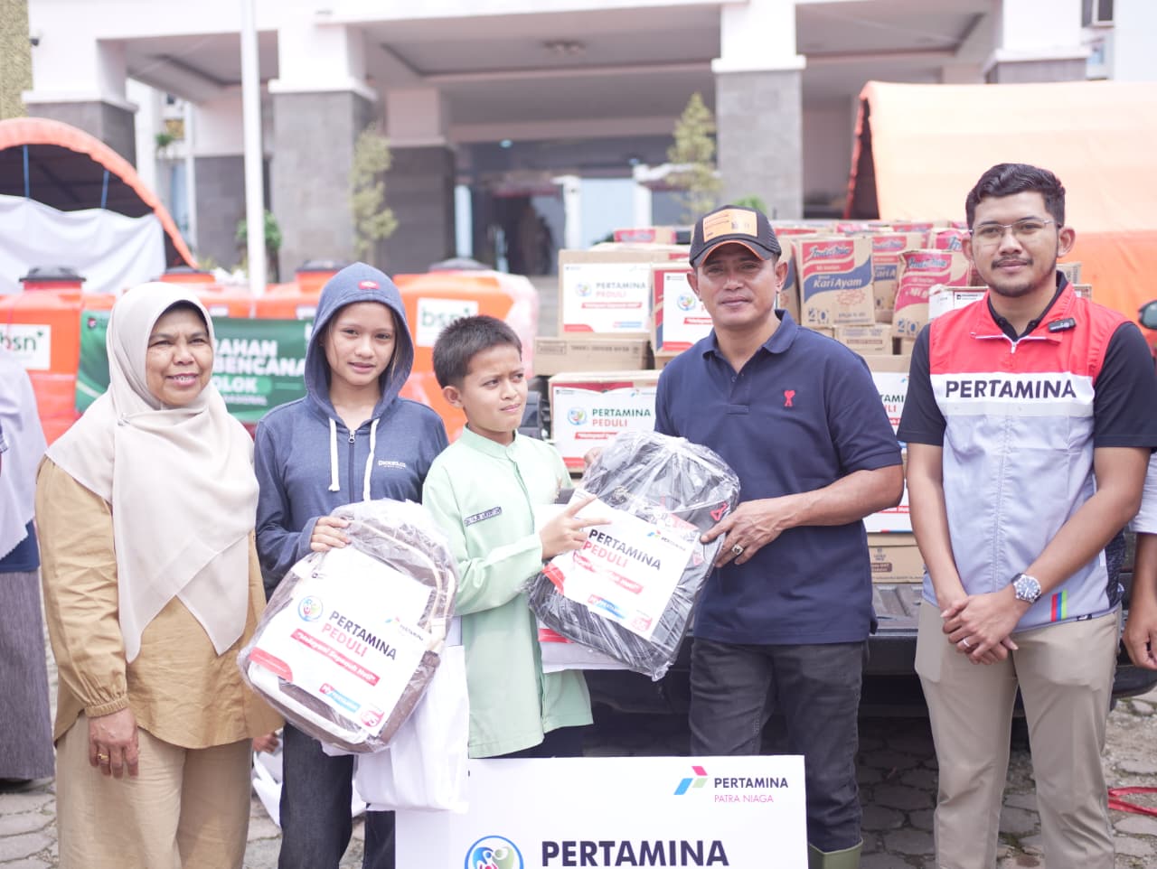 Pertamina Peduli Salurkan Bantuan untuk Meringankan Beban Korban Bencana Galodo di Arosuka