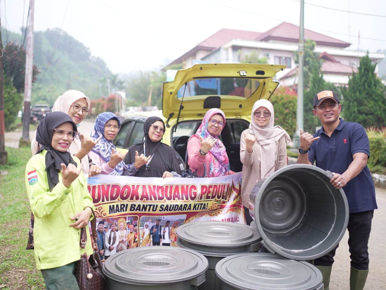 Bundo Kanduang Kabupaten Solok Salurkan Bantuan untuk Meringankan Beban Korban Galodo di Arosuka