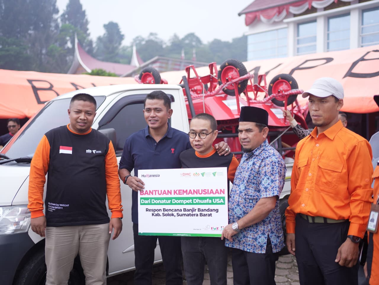 Bupati dan Wakil Bupati Solok Terima Bantuan Kemanusiaan dari Dhuafa untuk Korban Galodo di Arosuka