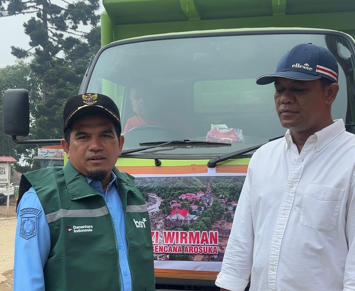 PENGUSAHA DARI SELATAN BANTU 1 TRUCK LOADER DAN 10 DUMP TRUCK UNTUK PENANGANAN GALODO DI AROSUKA