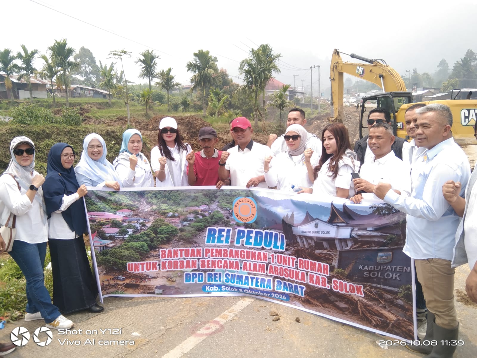 Bupati Solok Hadiri Peletakan Batu Pertama Pembangunan Rumah Bantuan DPD REI Sumbar untuk Korban Galodo Di Arosuka