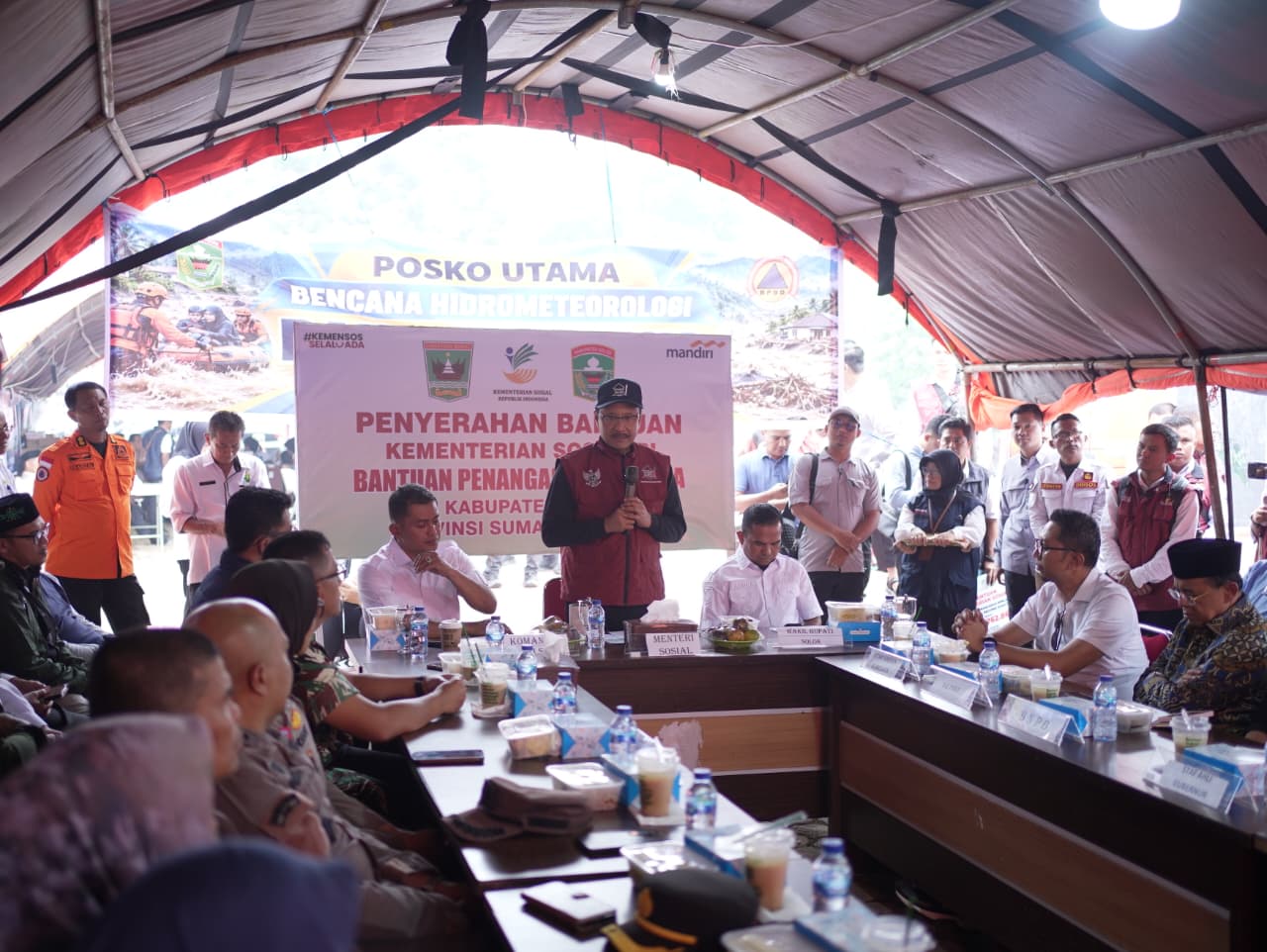 Kementerian Sosial RI Serahkan Bantuan Penanganan Bencana Senilai Rp358,86 Juta kepada Kabupaten Solok