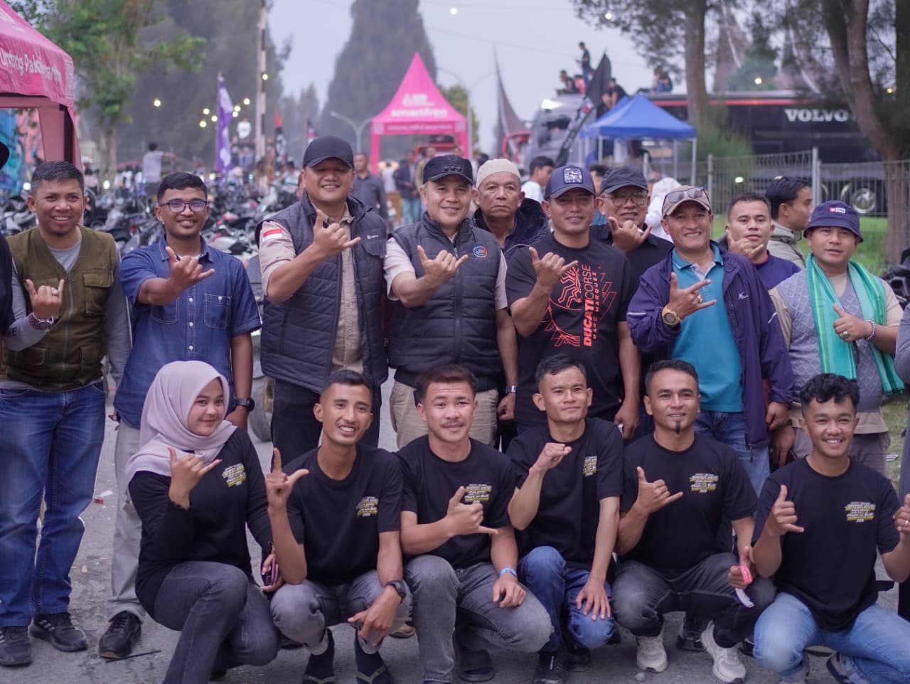 Bupati Solok Hadiri Swiss Van Sumatera Holiday Car Meet Up, Serahkan Piala untuk Mobil Terfavorit